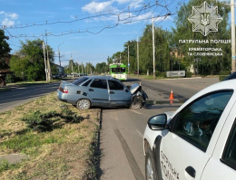 В Славянске пьяный водитель легкового автомобиля въехал в троллейбус