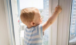 В Донецке ребенок выпал из окна 9-го этажа