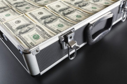 Подозреваемые в краже $300 000 предстанут перед судом