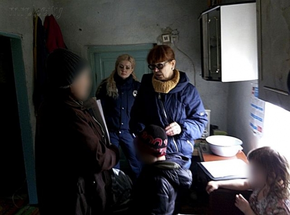 Только в одном районе Мариуполя выявлены 32 ребенка, живущие в нищете