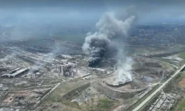 Российские варвары сбрасывают на «Азовсталь» сверхтяжелые авиабомбы