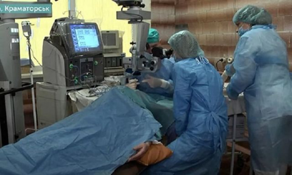 В Краматорске врач из Харькова делает сложные офтальмологические операции