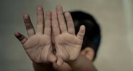 Не хотел учить уроки – мать избила девятилетнего сына