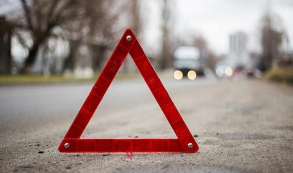 В неподконтрольном Донецке – авария: водителя зажало в салоне