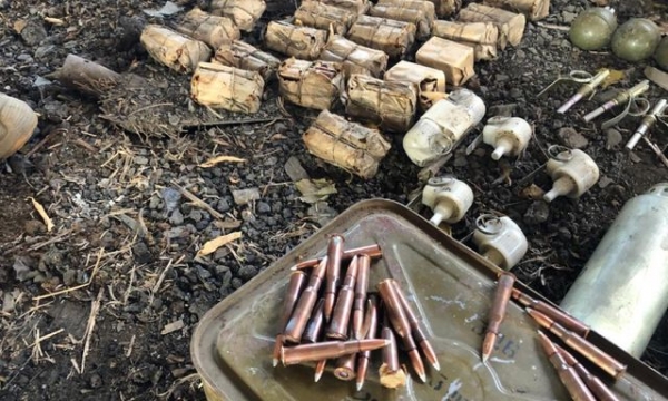 Тайник на заброшенной ферме – в поселке Польное нашли гранатометы и боеприпасы