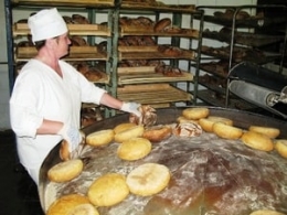 Жители Селидово добились восстановления работы местного хлебозавода