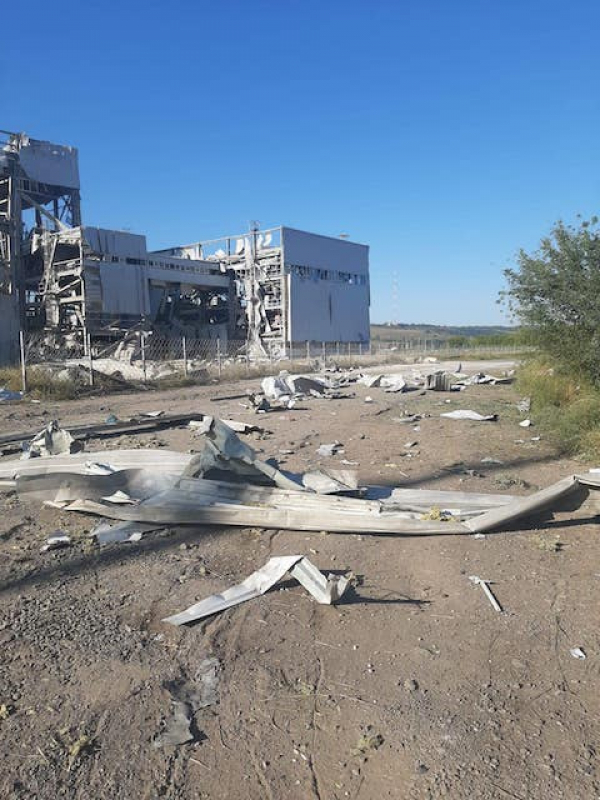 Россияне ударили ракетами по заводу керамики и продуктовому складу