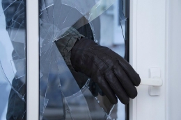 Полицейские по «горячим» следам разыскали вора, ограбившего магазин