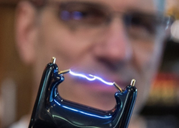 Электрошокер: что это такое, как работает, против кого применять