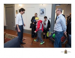 Ребенок, ставший инвалидом из-за войны на Донбассе, получил шанс на новую жизнь в Канаде