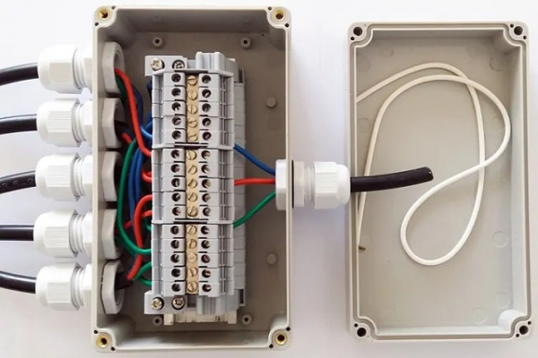 Распределительные коробки: способы надежного монтажа устройств