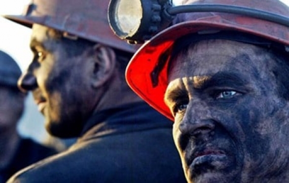 В Донецкой области горняки от безысходности перекрыли дорогу