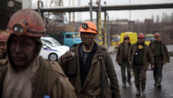 Шахтерам в «ДНР» урежут зарплаты вдвое и переведут на новый график