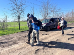 Несколько вражеских дронов атаковали эвакуационный автомобиль миссии «Пролиска»