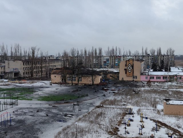 Оккупанты во время обстрела Авдеевки разрушили школу и административное здание КХЗ