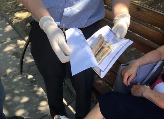 В Донецкой области работница пенсионного фонда вымогала от переселенца взятку