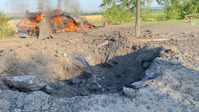 Во время вражеского авиаудара по Мирнограду ранены маленькие дети