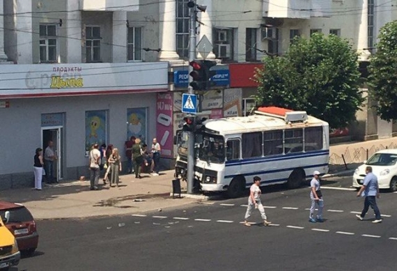 В оккупированной Макеевке произошло ДТП с участием автобуса (фото)