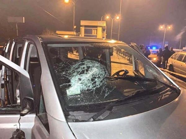 В Покровске полицейские задержали парней, стрелявших по автомобилю