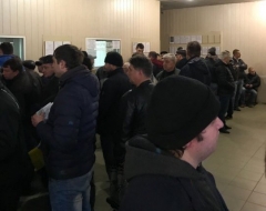 В «ДНР» ажиотаж в местных «МРЭО» (фотофакт)