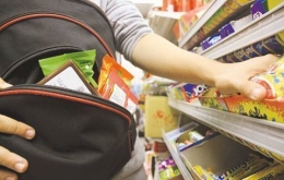 Охранники супермаркета в Константиновке «вычислили» вора-рецидивиста