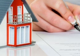 Адвокат незаконно присваивала жилье