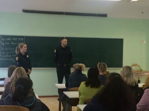 Мариупольские правоохранители напомнили об ответственности за буллинг