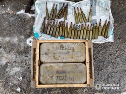 В селе Михайловка на заброшенном заводе неизвестные лица обустроили тайник с боеприпасами