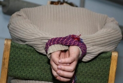 В «ДНР» преступники связали и душили старушку, требуя крупную сумму денег