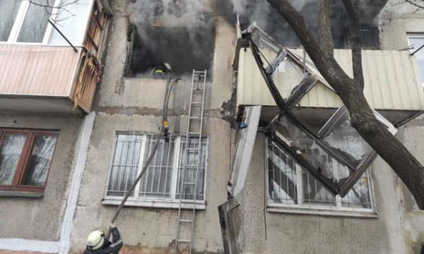 В квартире 5-этажного дома в Покровске прогремел взрыв