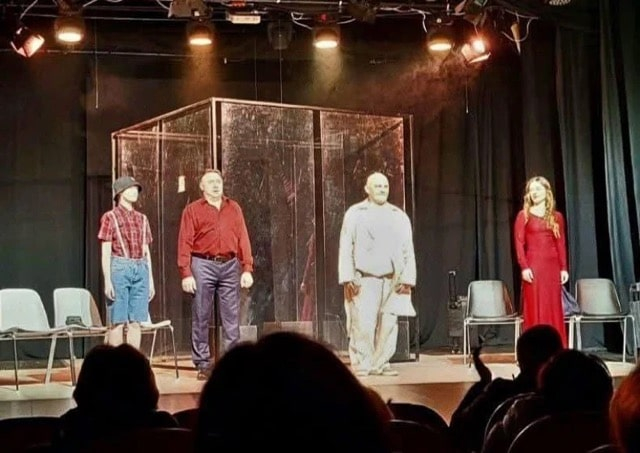 Донецкий областной театр отправился на гастроли