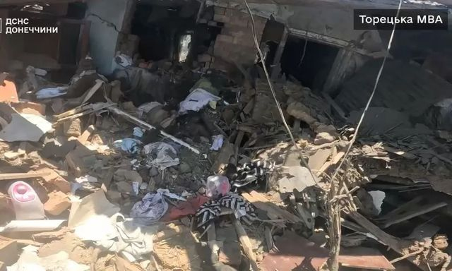 Во время авиационного удара в Торецке погибла женщина