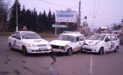 В Краматорске – ДТП с участием двух учебных машин (фото)