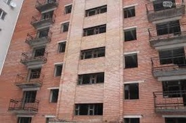 Жители Славянска просят местные власти обустроить заброшенные здания