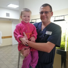 Трехлетнюю девочку, получившую ожоги 40% тела, выписали из больницы