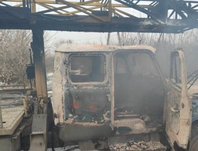 Автомобиль энергетиков попал под обстрел