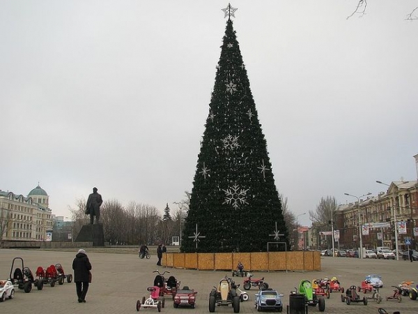 Из-за открытия городской елки перекроют центр Донецка