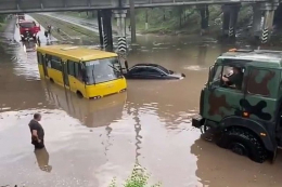 Мариуполь ушел под воду – остановлен транспорт, в центре города нет света