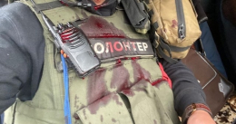 Вражеский дрон атаковал автомобиль волонтера и ранил его