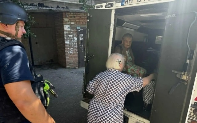 Cпасатели группы «ФЕНИКС» вывезли из Константиновки еще пятерых жителей