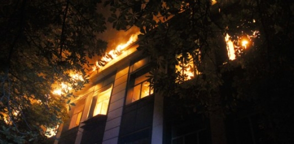 Пожар в ОРДО – огонь уничтожил кровлю в донецкой больнице