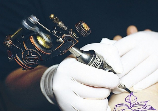 Машинка для тату: виды, особенности, как работает