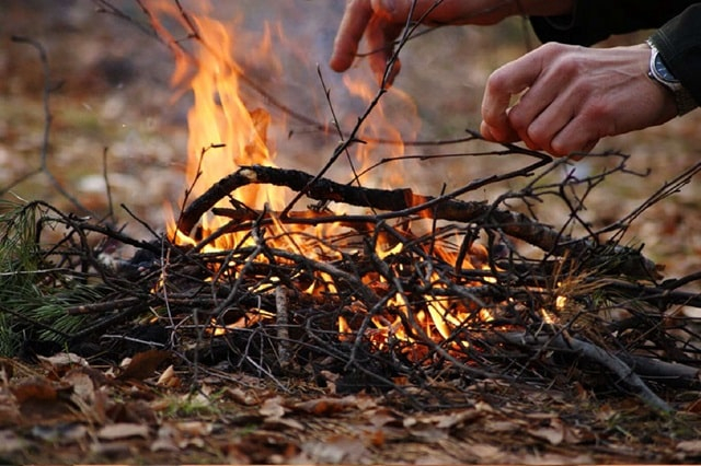 Как разжечь костер на природе: полезные советы