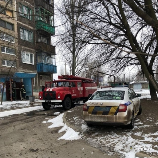 В Мирнограде во время пожара едва не погибли супруги – их спасли сотрудники полиции