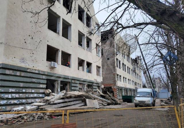 В Мариупольском Доме связи нашли останки тел погибших жителей