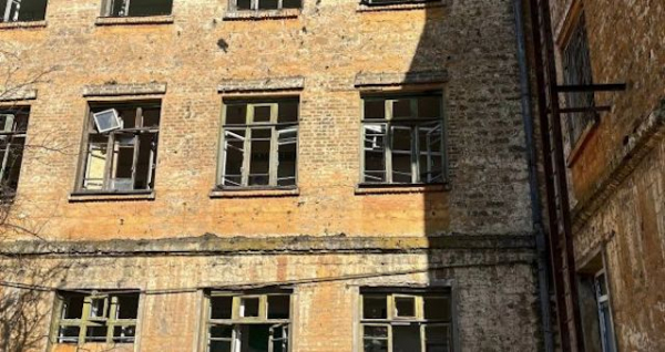 Ракетный удар по Краматорску - повреждены дома, больница, школа