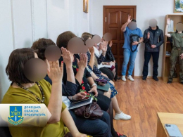 9 сотрудников налоговой службы заочно предстанут перед судом