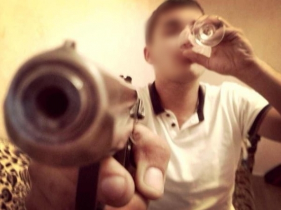 В «ДНР» мужчина выстрелил в знакомого, после чего засунул ему в штаны гранату