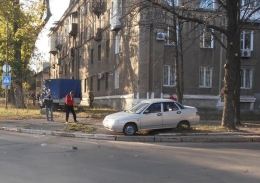 В Макеевке авто сбило женщину с двумя детьми (фото)