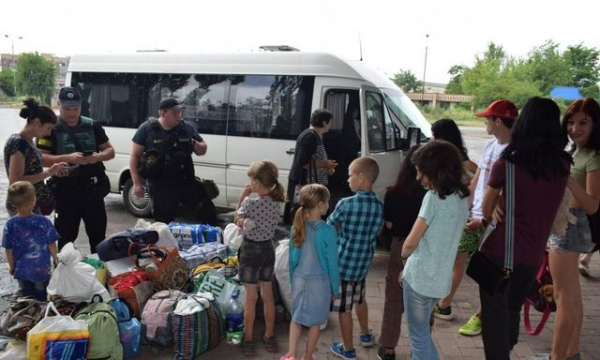 Многодетная мать с детьми эвакуировалась на Днепропетровщину – помогли полицейские